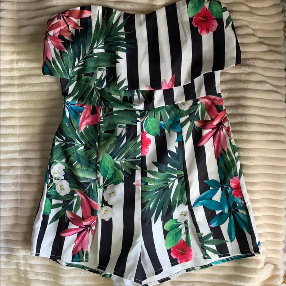 Very cute romper 🌺🌺🌺
